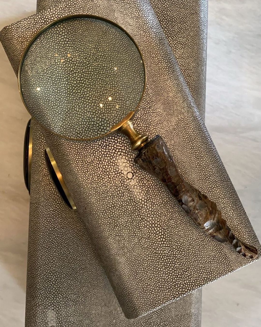 Magnifying Glass - Brown Pointed Base